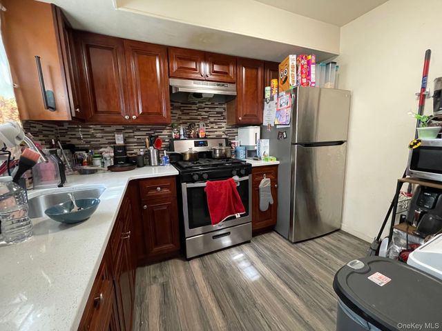 240-04 68th Avenue 31, Douglaston, NY 11362
