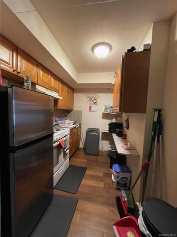 240-04 68th Avenue 31, Douglaston, NY 11362