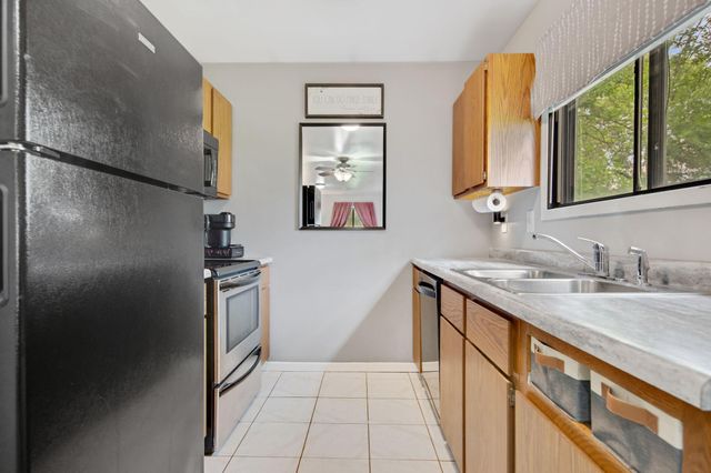 6614 84th Court N, Brooklyn Park, MN 55445