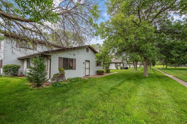 6614 84th Court N, Brooklyn Park, MN 55445