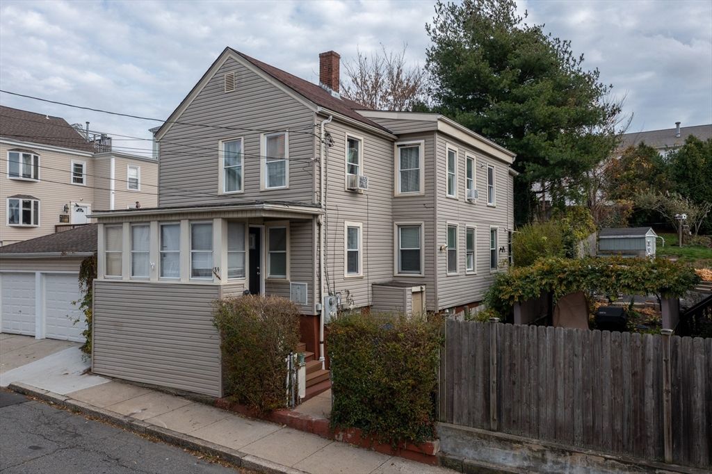 89 Oak St, Fall River, MA 02720