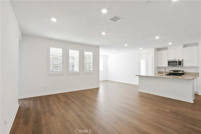 960 N Tangent Privado 305, Ontario, CA 91764