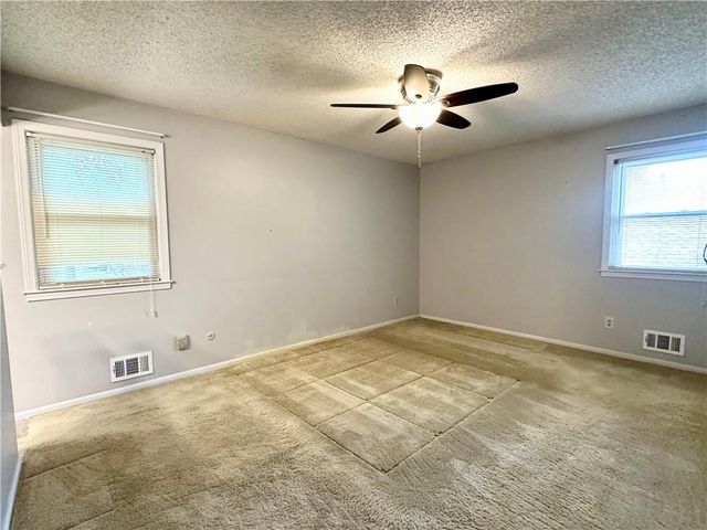 528 Mark Lane, Belton, MO 64012