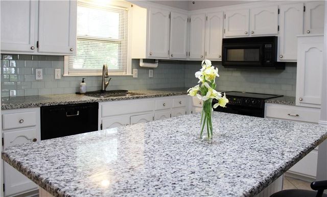 528 Mark Lane, Belton, MO 64012