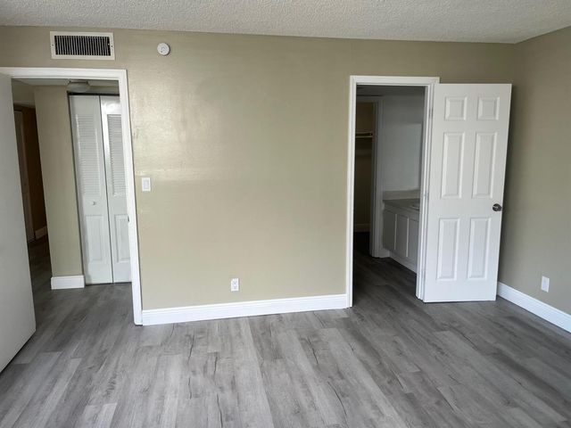 1820 N Congress Avenue 201, West Palm Beach, FL 33401