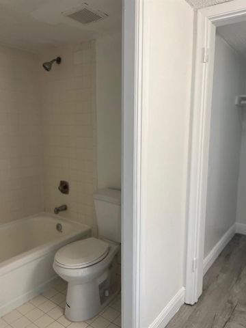 1820 N Congress Avenue 201, West Palm Beach, FL 33401