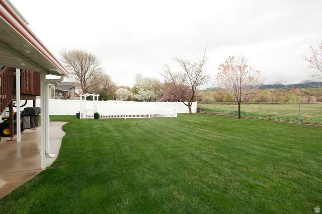 6402 S RAYMOND DR, South Weber, UT 84405