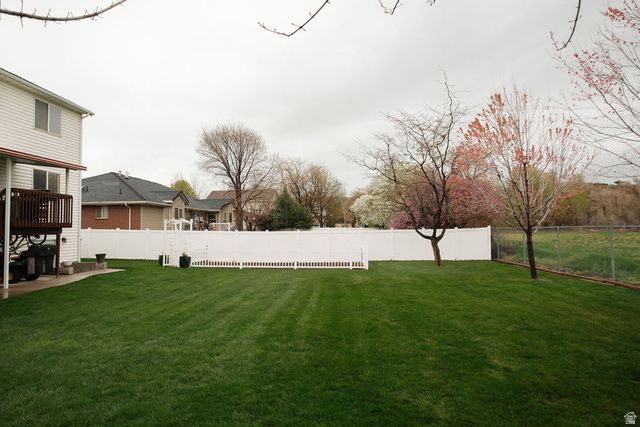 6402 S RAYMOND DR, South Weber, UT 84405