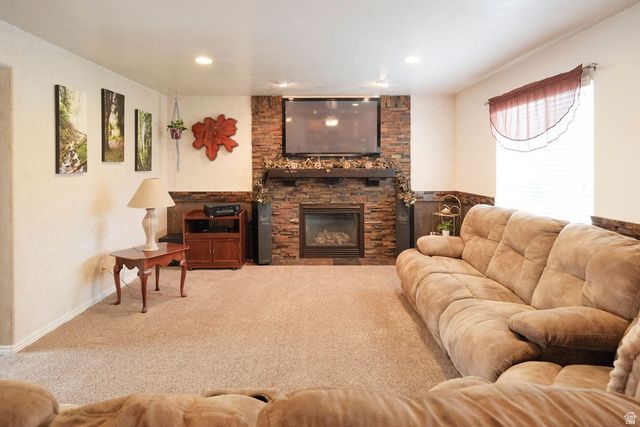 6402 S RAYMOND DR, South Weber, UT 84405