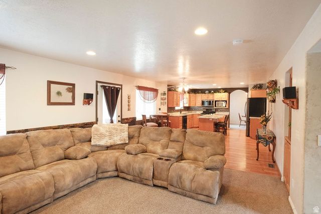 6402 S RAYMOND DR, South Weber, UT 84405