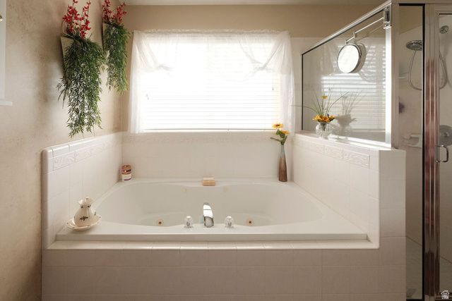 6402 S RAYMOND DR, South Weber, UT 84405