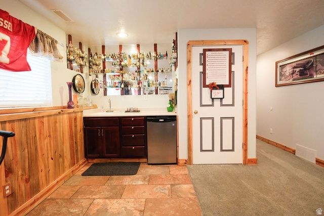 6402 S RAYMOND DR, South Weber, UT 84405