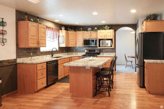 6402 S RAYMOND DR, South Weber, UT 84405