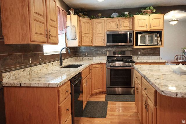 6402 S RAYMOND DR, South Weber, UT 84405