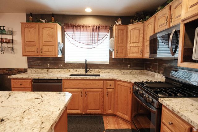 6402 S RAYMOND DR, South Weber, UT 84405