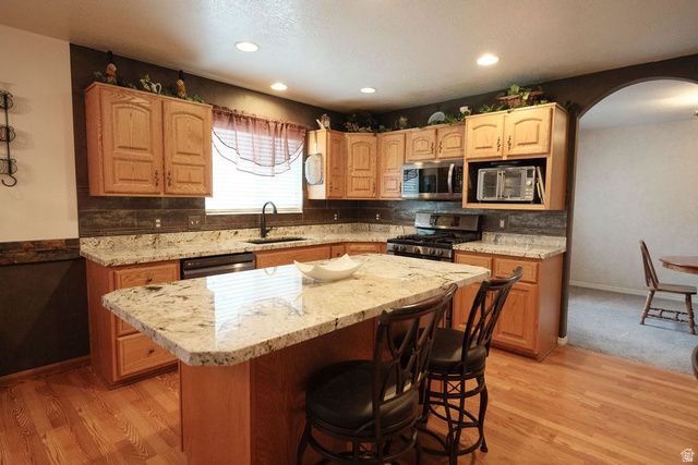 6402 S RAYMOND DR, South Weber, UT 84405