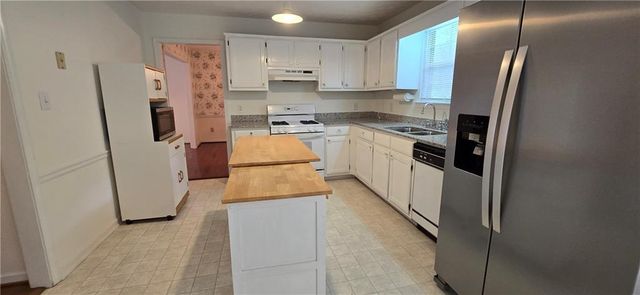 3050 Country Farms Drive, Snellville, GA 30039