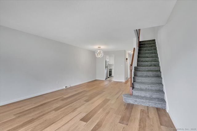 185 Hampton Court 185, Newington, CT 06111