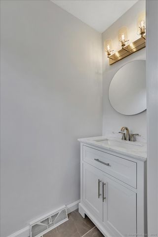185 Hampton Court 185, Newington, CT 06111