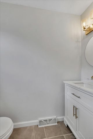 185 Hampton Court 185, Newington, CT 06111