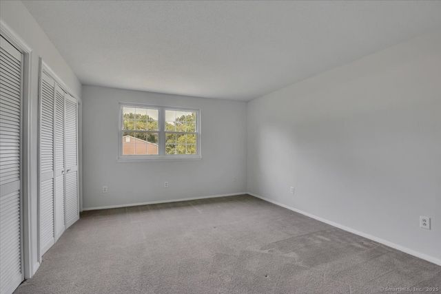 185 Hampton Court 185, Newington, CT 06111
