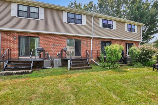 185 Hampton Court 185, Newington, CT 06111