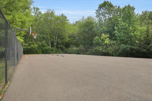 185 Hampton Court 185, Newington, CT 06111