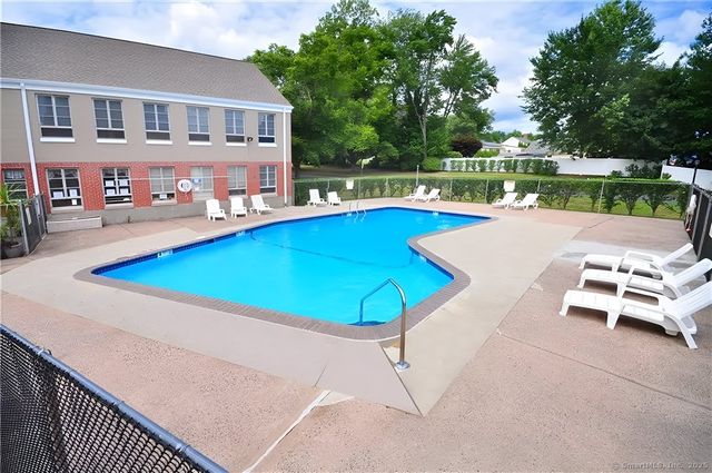 185 Hampton Court 185, Newington, CT 06111