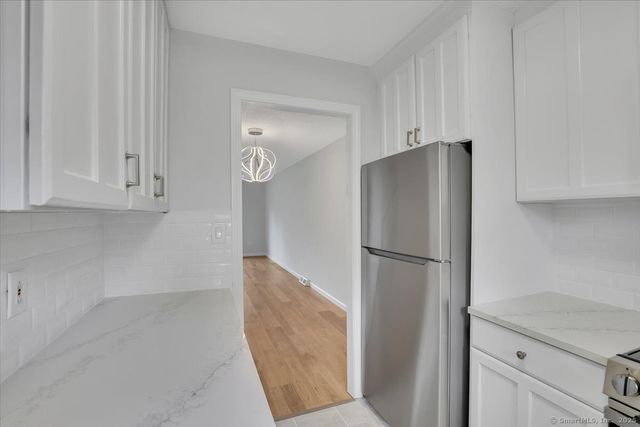 185 Hampton Court 185, Newington, CT 06111