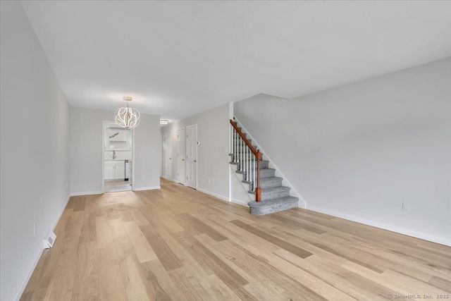 185 Hampton Court 185, Newington, CT 06111
