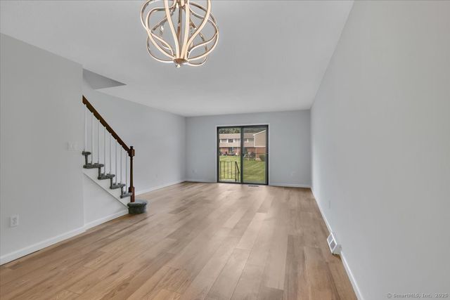 185 Hampton Court 185, Newington, CT 06111