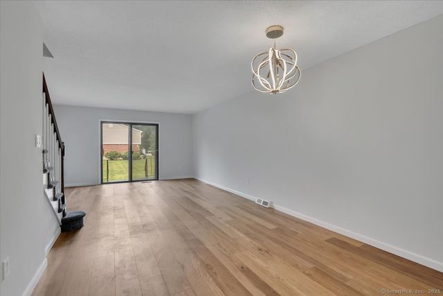 185 Hampton Court 185, Newington, CT 06111
