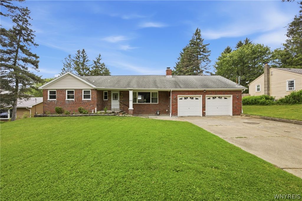 2000 Vermont Street, Brant, NY 14111
