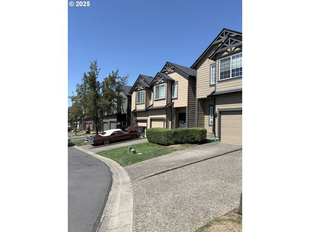 5856 Se WOODLAND Dr, Gresham, OR 97080