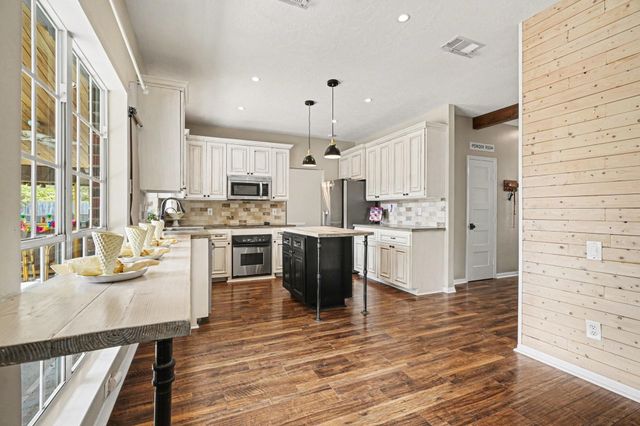 1513 Mija Lane, Seabrook, TX 77586