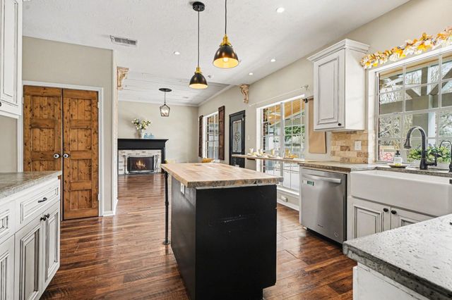 1513 Mija Lane, Seabrook, TX 77586