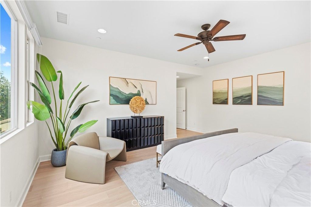 Image 19 of property listing at 122 Catalonia, Irvine, CA 92618