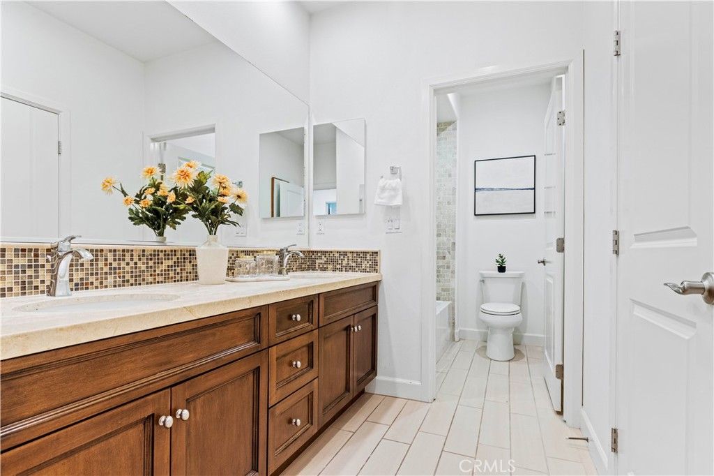 Image 31 of property listing at 122 Catalonia, Irvine, CA 92618