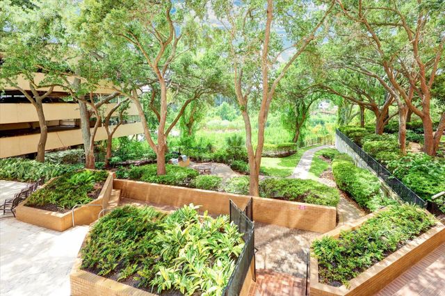 101 Westcott Street 305, Houston, TX 77007