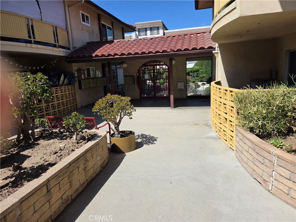 540 Evergreen Street 18, Inglewood, CA 90302 — photo 2