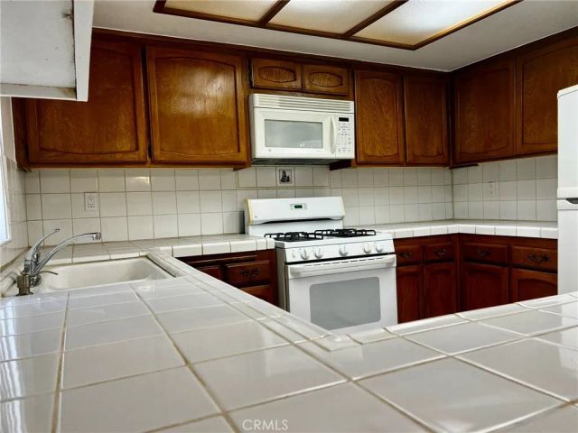 19451 Sherman Way 501, Reseda, CA 91335