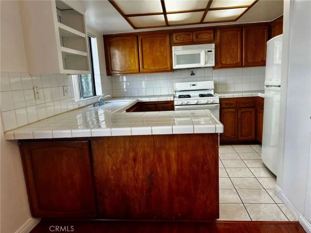 19451 Sherman Way 501, Reseda, CA 91335