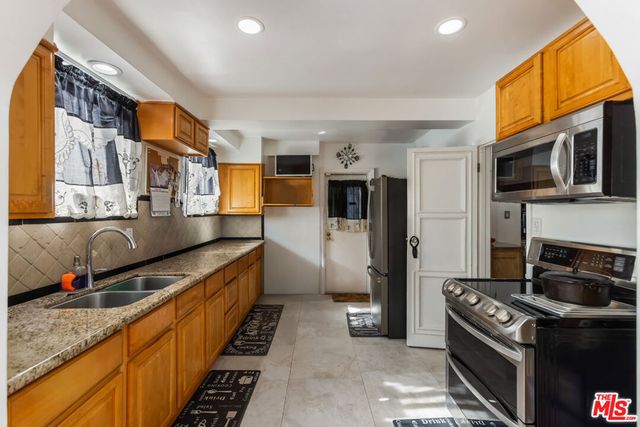 4115 Edgehill Drive, Los Angeles, CA 90008