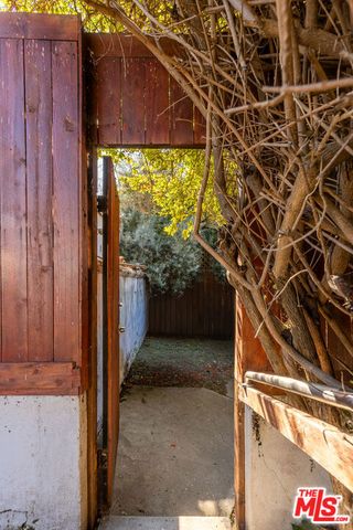 4115 Edgehill Drive, Los Angeles, CA 90008