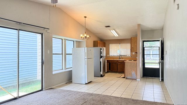 4122 SUNRISE CREEK DR, San Antonio, TX 78244