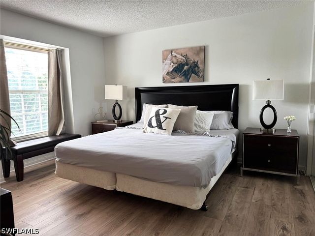 1900 Alamanda DR 303, Naples, FL 34102