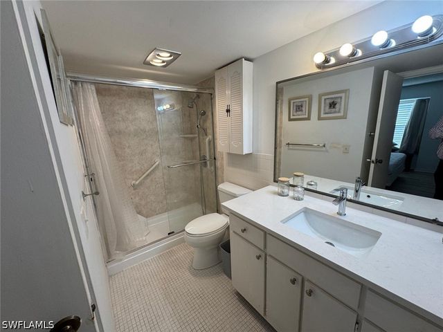 1900 Alamanda DR 303, Naples, FL 34102
