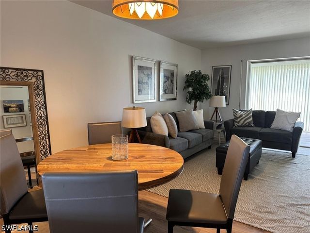 1900 Alamanda DR 303, Naples, FL 34102