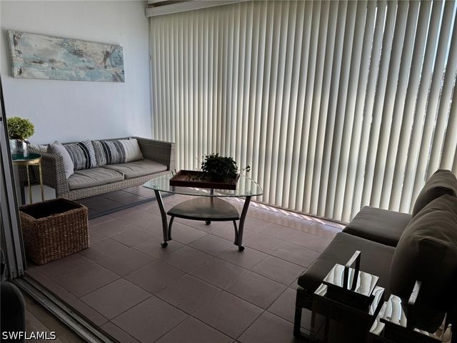 1900 Alamanda DR 303, Naples, FL 34102