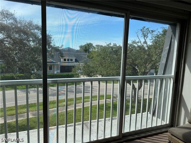 1900 Alamanda DR 303, Naples, FL 34102